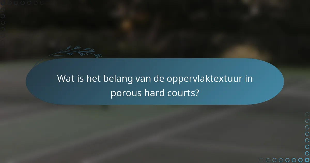 Wat is het belang van de oppervlaktextuur in porous hard courts?